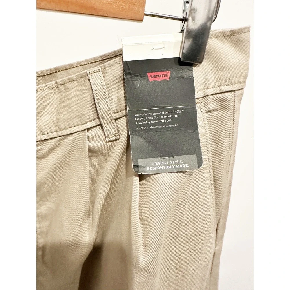 NWT Levi's HR Pleated Trouser in Cobblestone Size 29x32